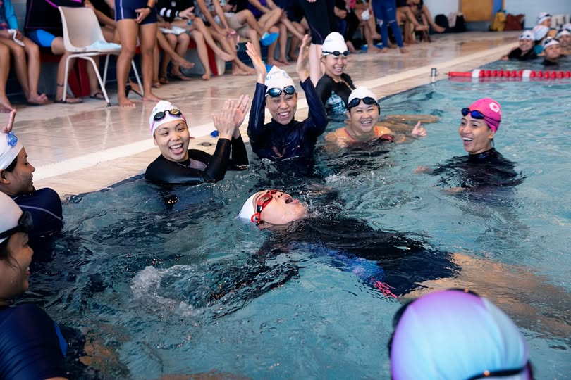 Splash Domestic Helper Swimming