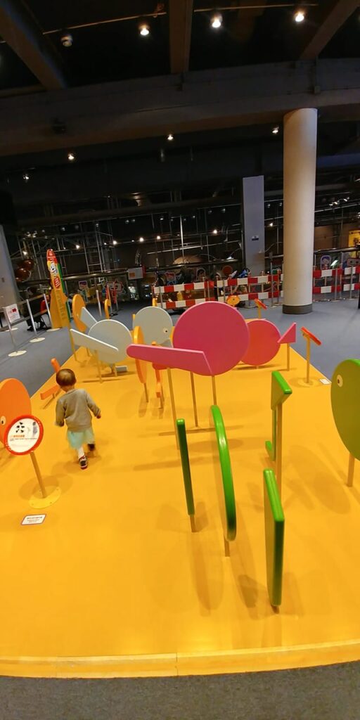 18 months toddler at science museum
